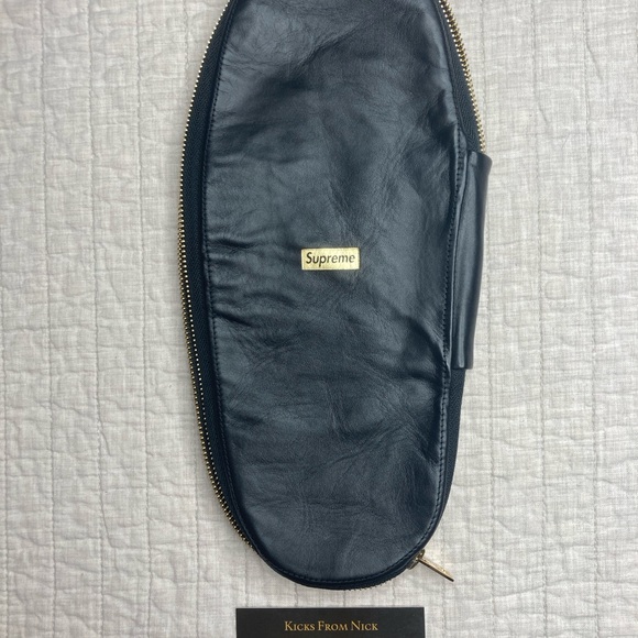 Supreme x Louis Vuitton Hugh Slippers 'Black'
Size 5 - Picture 9 of 9